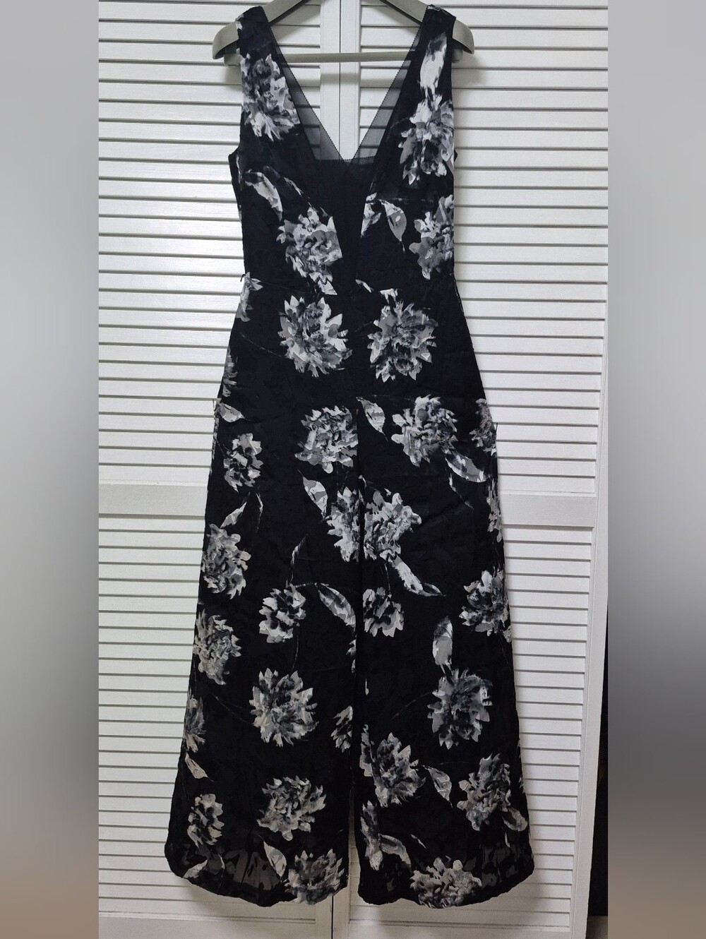 White House Black Market Black and White Floral V-Neck Maxi Dress